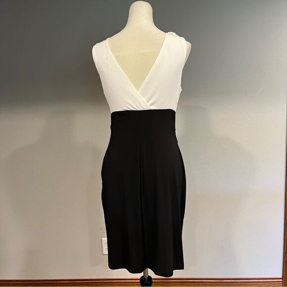 Elegant Black & White 3D Flowers Dress V-neck size 10 - Picture 6 of 12